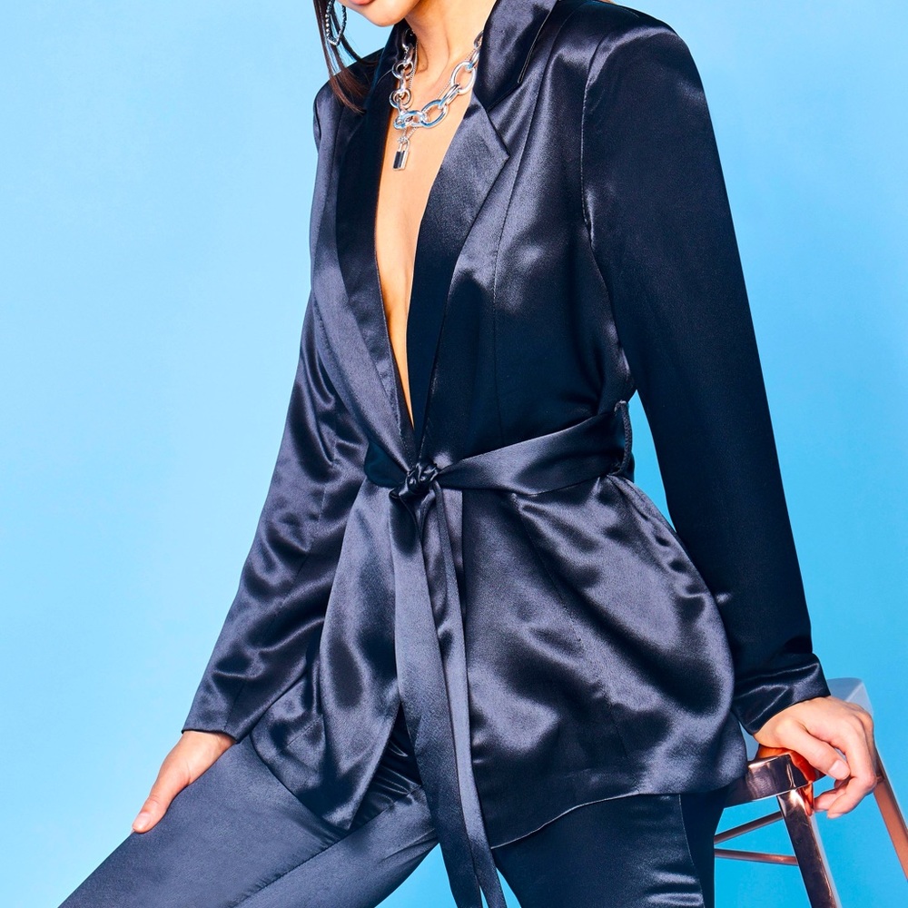 PrettyLittleThing-Premium Satin Blazer